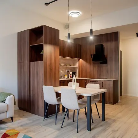 Naiti Deluxe Cassovar With Aircon And Terrace Apartamento *