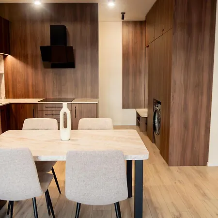 Naiti Deluxe Cassovar With Aircon And Terrace Apartamento *