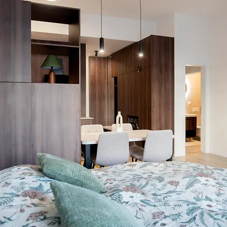 Apartamento Naiti Deluxe Cassovar With Aircon And Terrace *