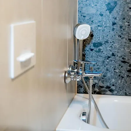 Naiti Deluxe Cassovar With Aircon And Terrace Apartamento Košice
