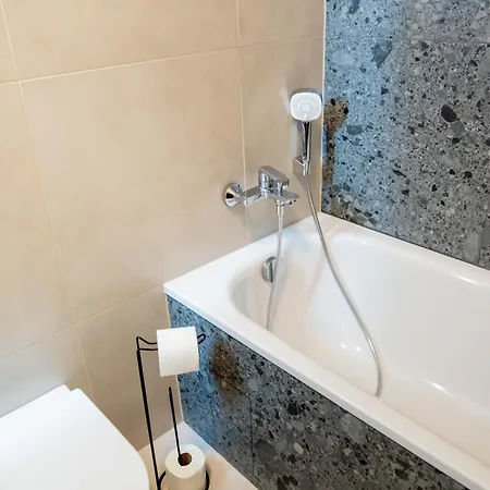 Naiti Deluxe Cassovar With Aircon And Terrace Košice