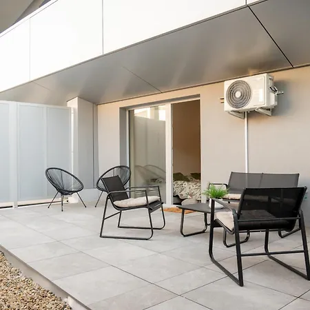 Apartamento Naiti Deluxe Cassovar With Aircon And Terrace