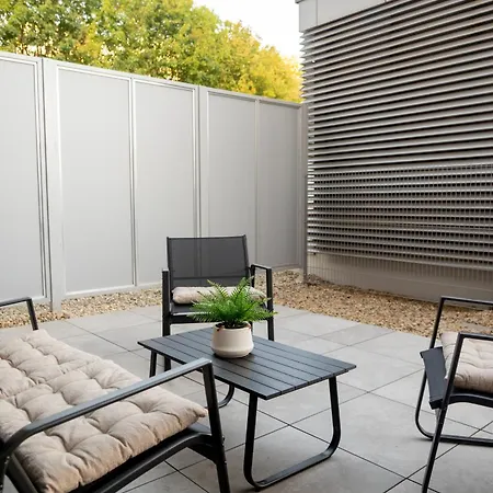 Apartamento Naiti Deluxe Cassovar With Aircon And Terrace *
