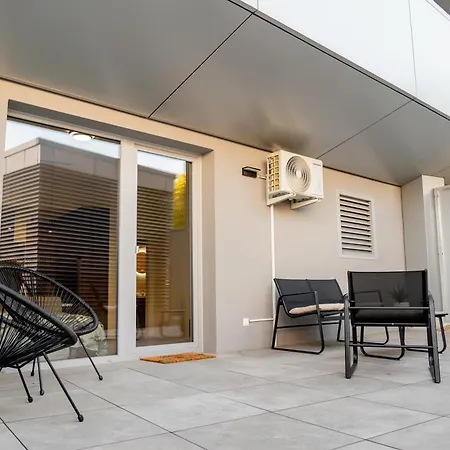 Apartamento Naiti Deluxe Cassovar With Aircon And Terrace *